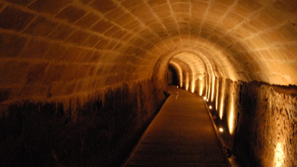 Čtvrtkilometrový tunel