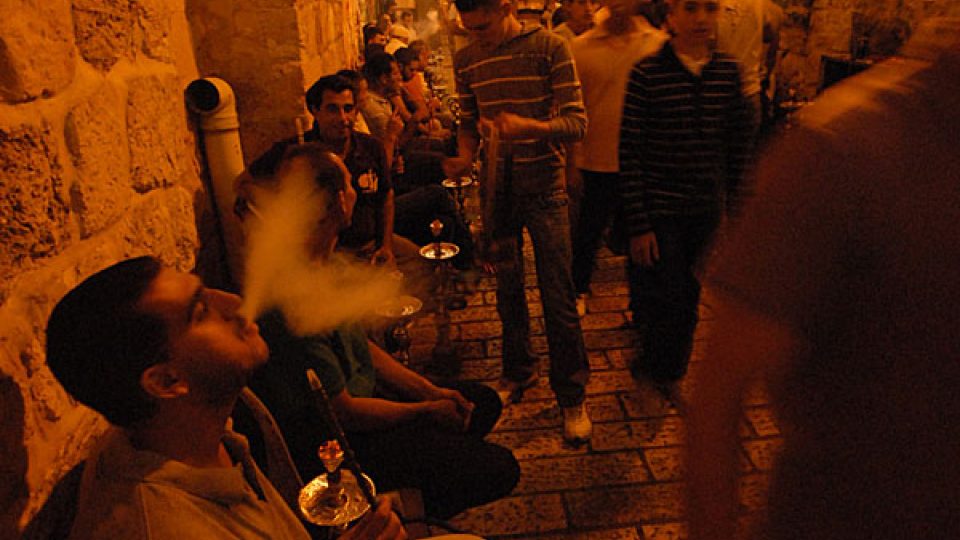 Noční život v ulicích Jeruzaléma