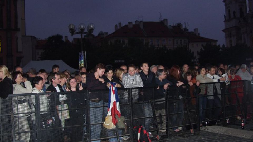 Goran Bregović a jeho Svatební a pohřební orchestr v Praze na Staroměstském náměstí