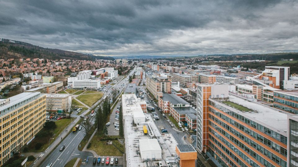 Pohled na třídu Tomáše Bati z Baťova mrakodrapu směrem na západ