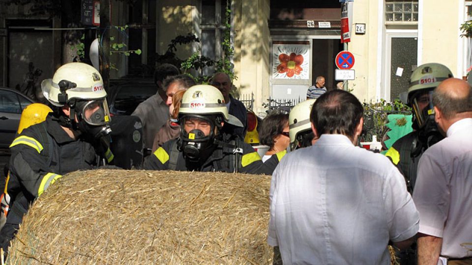 Do koulení slámy v berlínském Rixdorfu Do koulení slámy v berlínském Rixdorfu