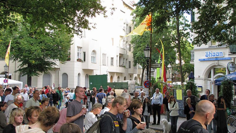 Koulení slámy v berlínském Rixdorfu Koulení slámy v berlínském Rixdorfu