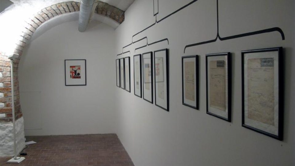 Karel Teige / Zbyněk Baladrán: Asymetrická harmonie, pohled do expozice (dům U Zlatého prstenu)