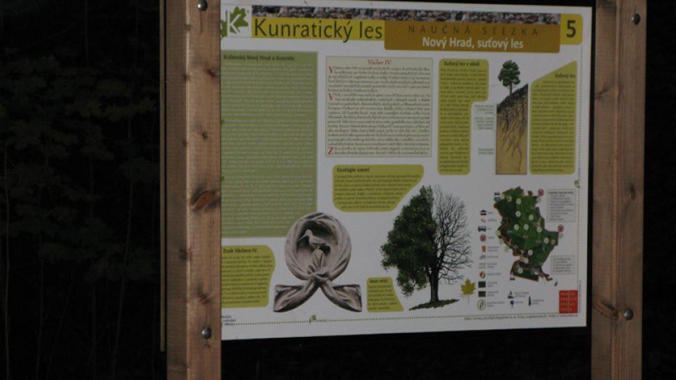 Informační tabule z naučné stezky Kunratickým lesem