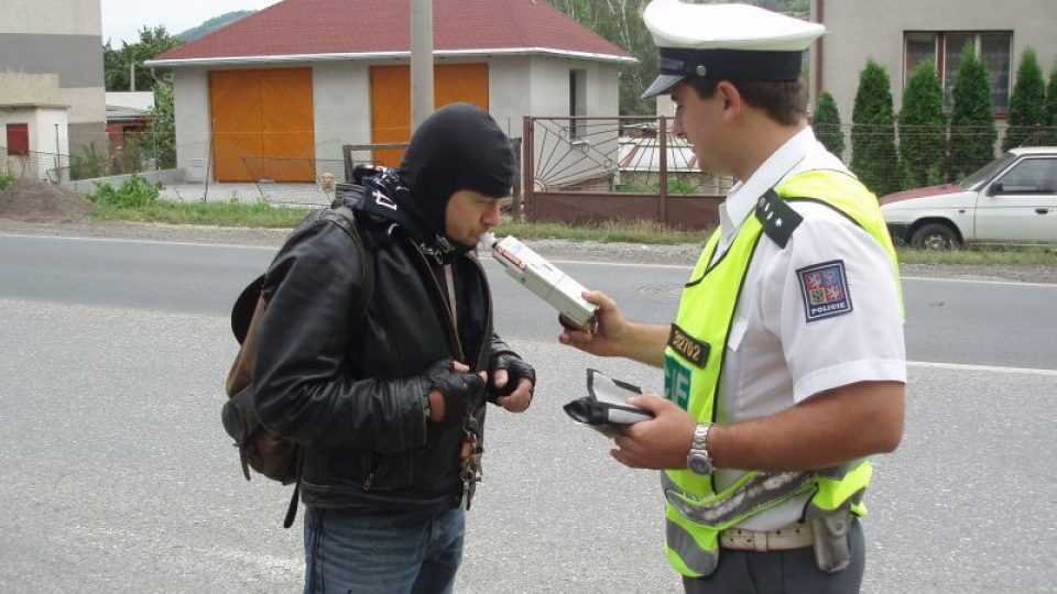 Berounští policisté dostali odměnu za odmítnutí úplatku