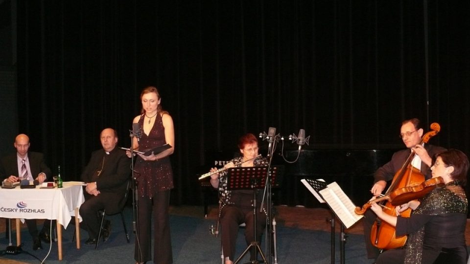 Olga Jelínková a trio In camera caritatis