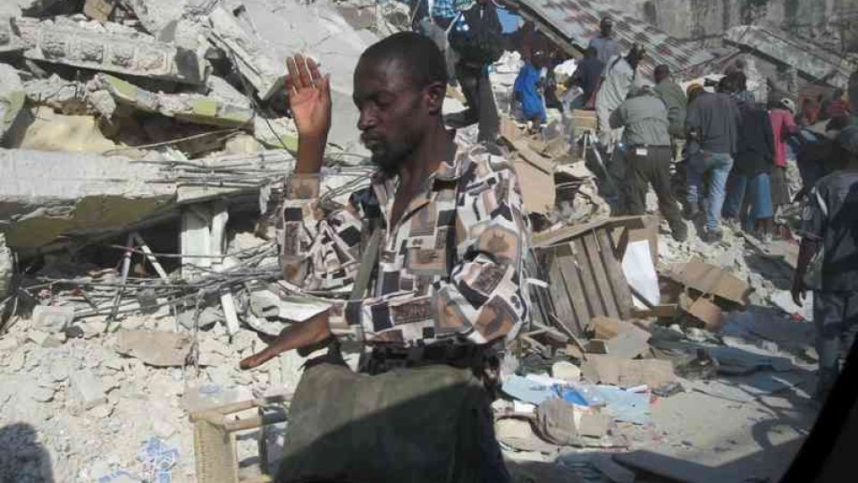 Záchranné práce v troskách domů | foto: Pavel Polák 01076746.jpeg