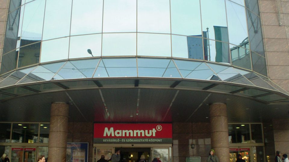 Vstup do nákupního centra Mammut