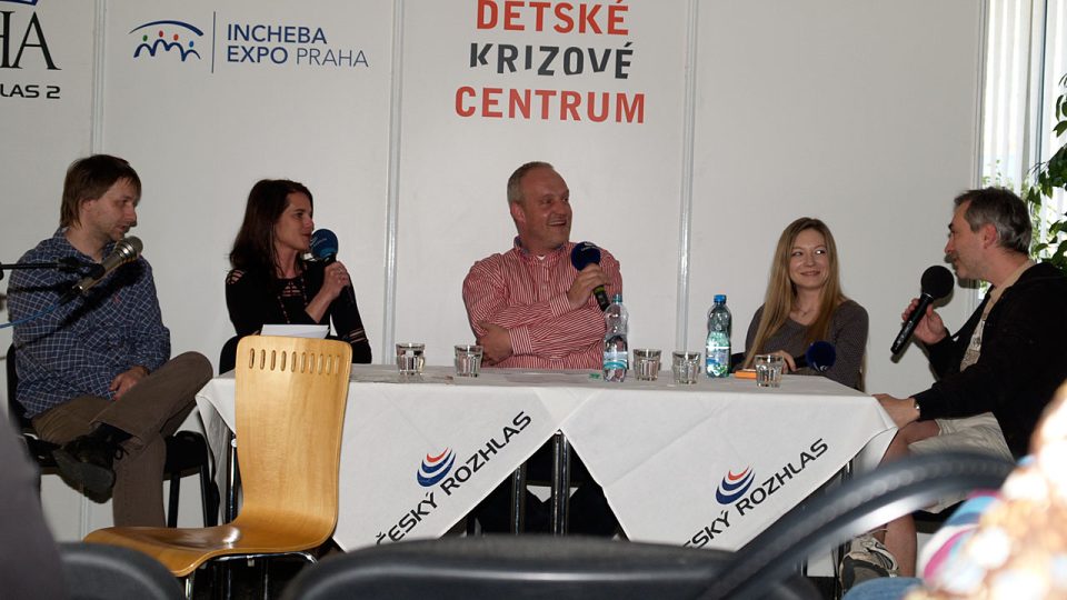 Zástupci DKC, moderátor J. Kovařík, režisérka M. Procházková, herec P. Vacek