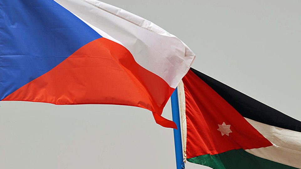Česká a jordánská vlajka