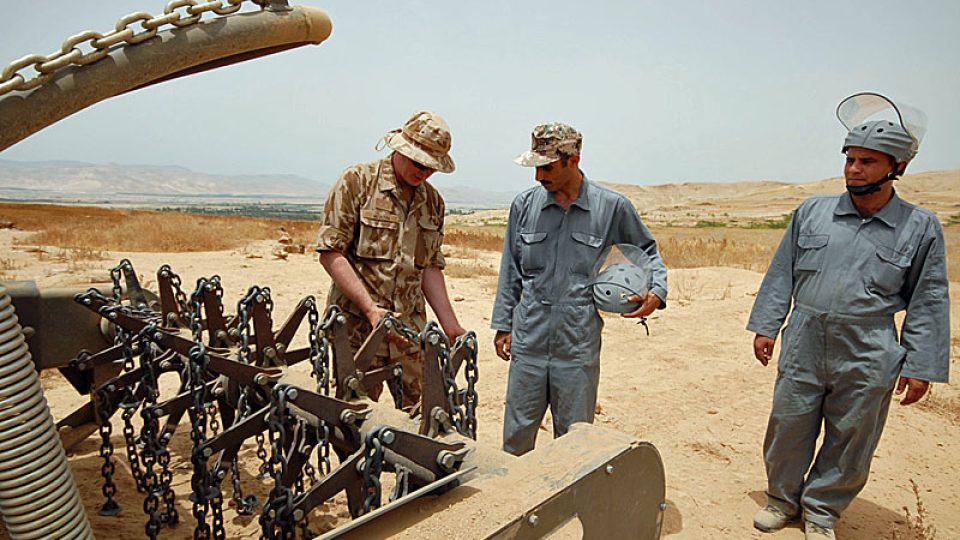 Rotmistr Ježek zasvěcuje jordánské vojáky