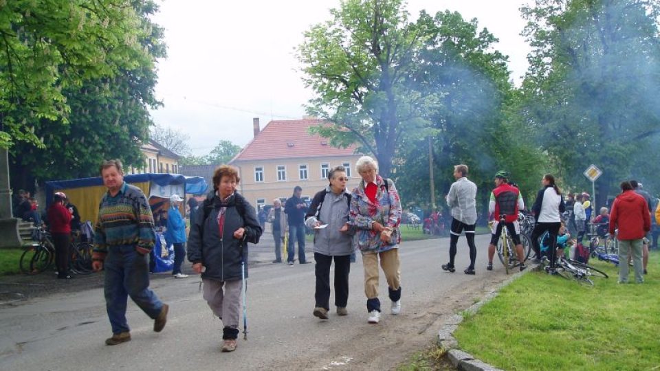 Jubilejního 45. ročníku Pochodu Praha - Prčice se zúčastnilo o dva a půl tisíce méně turistů než loni