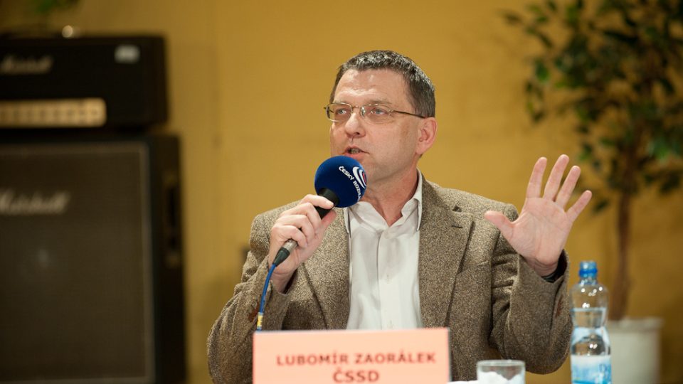 Lubomír Zaorálek za ČSSD ve volební diskuzi s Martinem Veselovským v budově Českého rozhlasu v Ostravě dne 20.5.2010