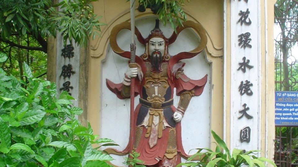 Kamenný strážce jedné z hanojských svatyň