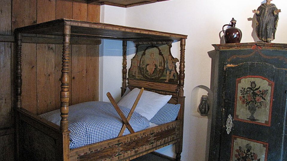 Historický nábytek v bytě