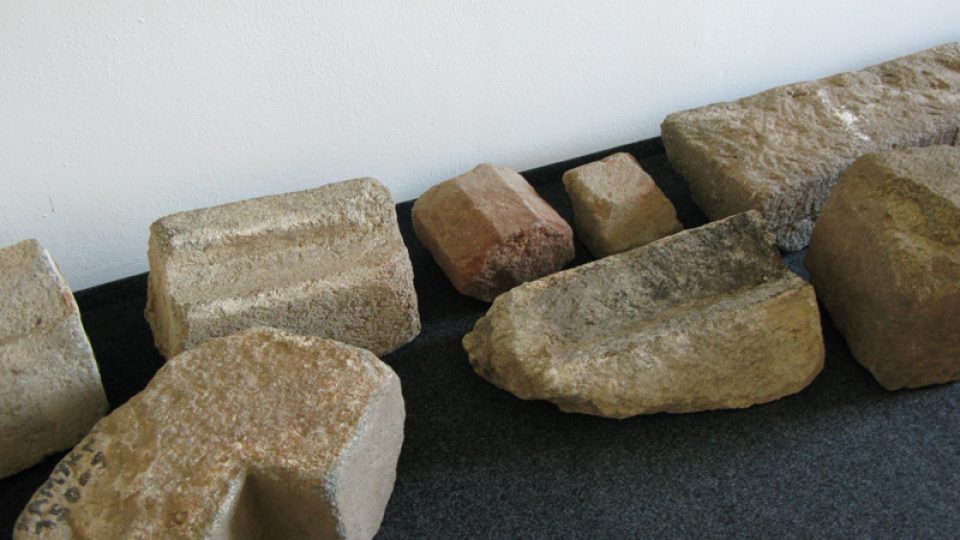 Archeologické nálezy z hradu v Infocentru obce Kamýk nad Vltavou
