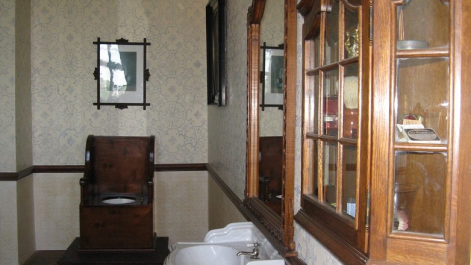 Zámek Loučeň - koupelna a wc