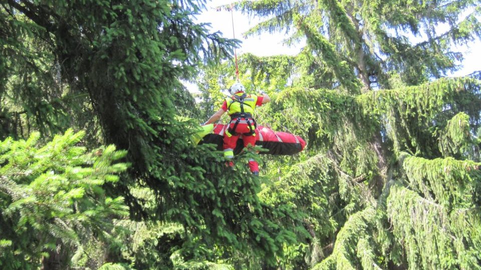 Při pádu mostku u hrádku Aichelburg se zranilo sedm svatebčanů