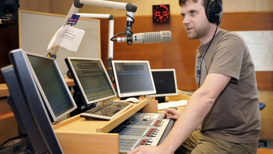 Martin Váňa ve vysílacím studiu
