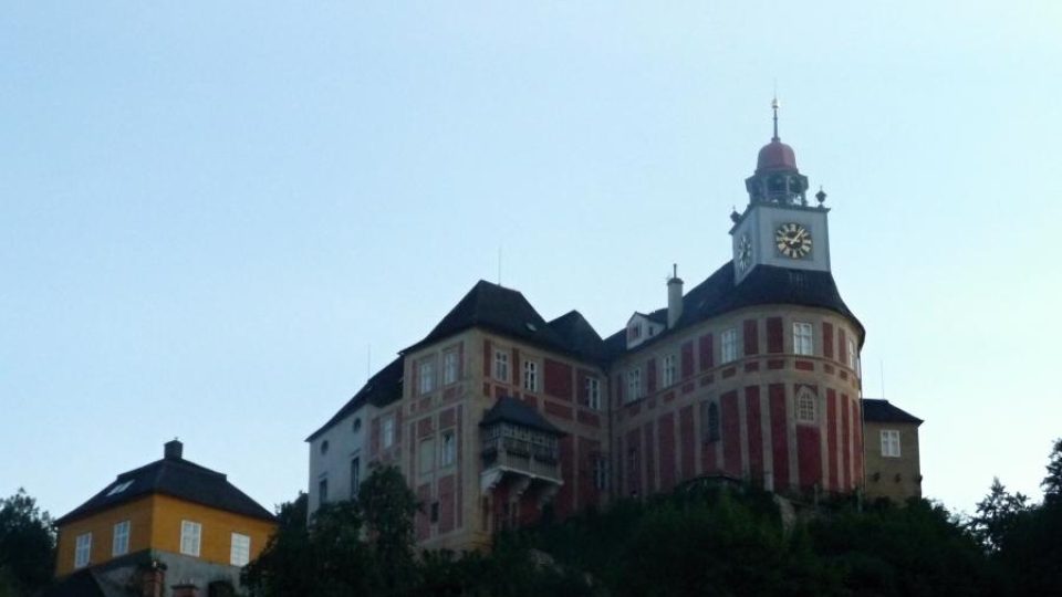 Současná barva fasády zámku Jánský Vrch