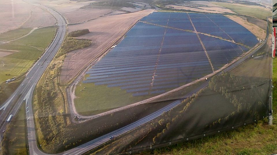 Slavnostní zahájení provozu největší české solární elektrárny Vepřek na Mělnicku