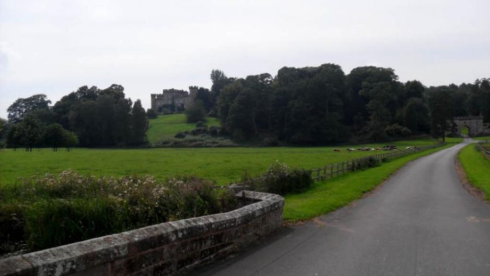 Rozsáhlý park u zámku Cholmondeley