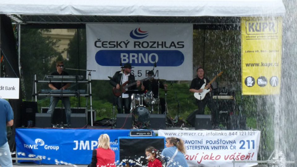 Koncert zahájila skupina Rosomák Olympic revival z Blanska