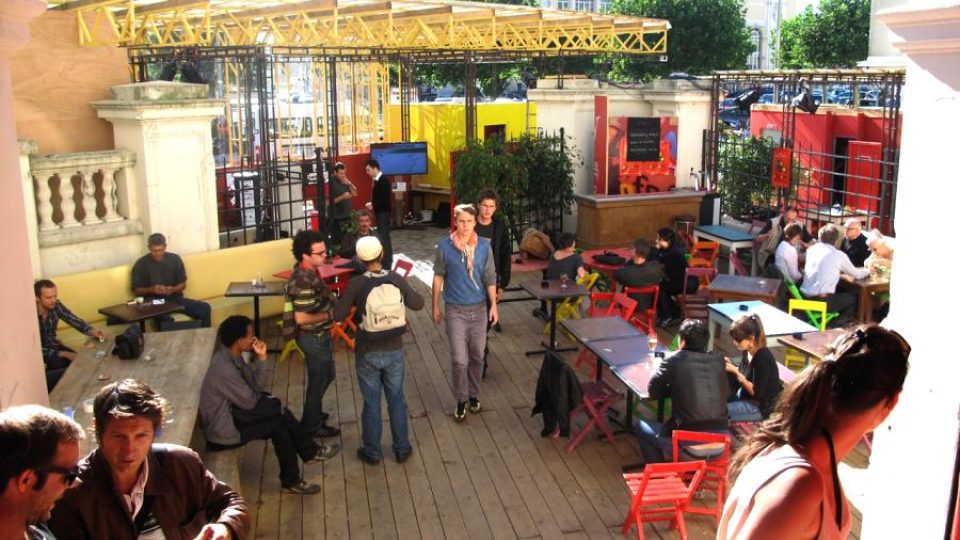 Zázemí festivalu Off-Courts Zázemí festivalu Off-Courts