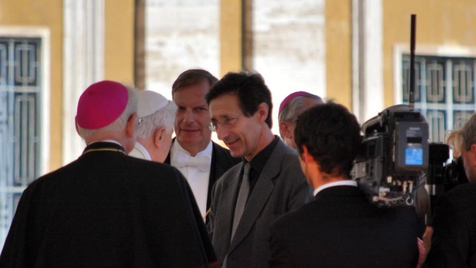 Papež Benedikt XVI. přijímá Bohumila Starého