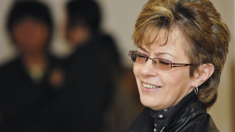 Matka obviněného žháře Vlastimila Cojocarová před soudní síní