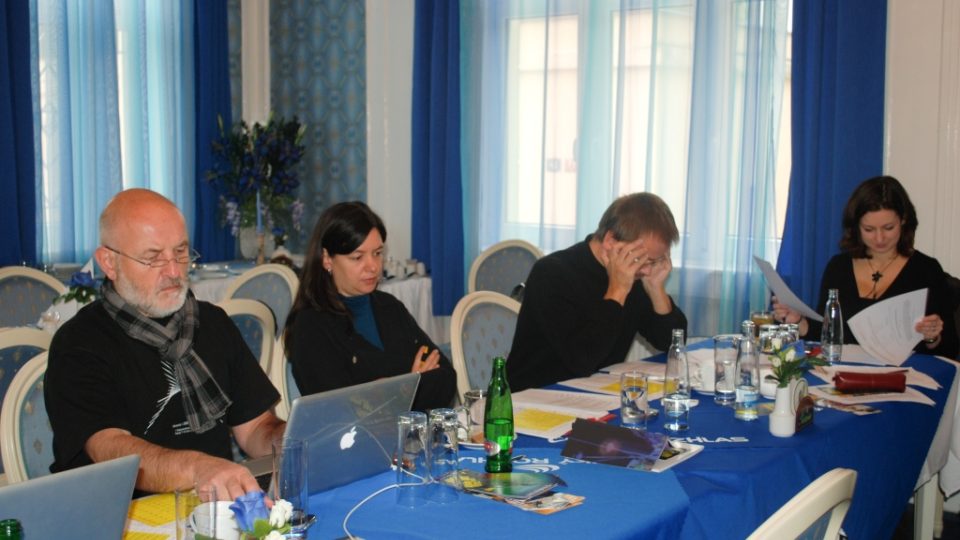 Zasedání poroty I. soutěžní kategorie Radioart (odleva M. Choloniewski, E. Zimmermann, J. Fujak)
