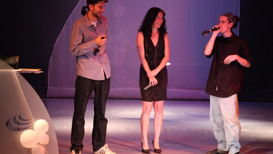 Slavnostní závěrečný večer festivalu Prix Bohemia Radio 2010 (odleva Jaro Cossiga, Vladimíra Krčková, Jony Týpek)