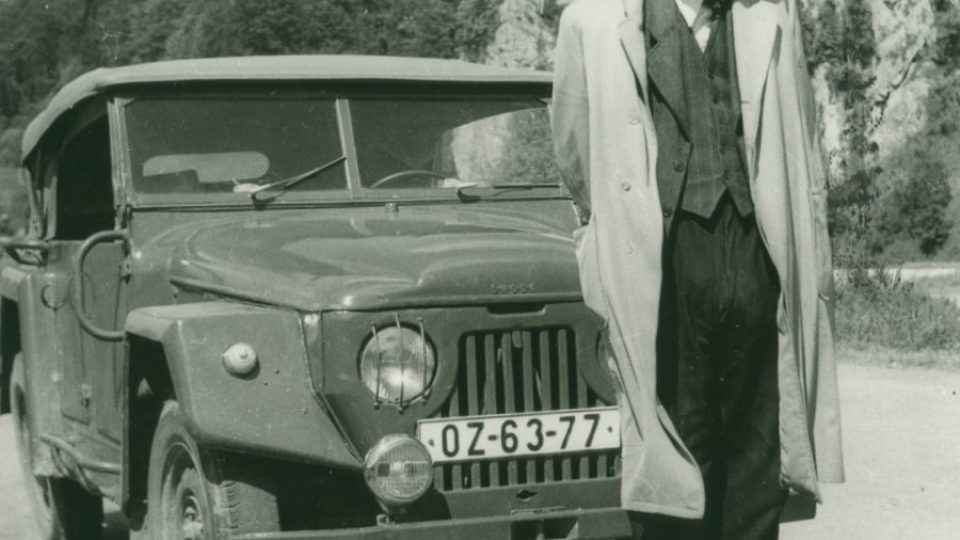 Prof. Absolon na exkurzi v Moravském krasu, červen 1957 (z archivu V. Absolonové a J. Rubína)