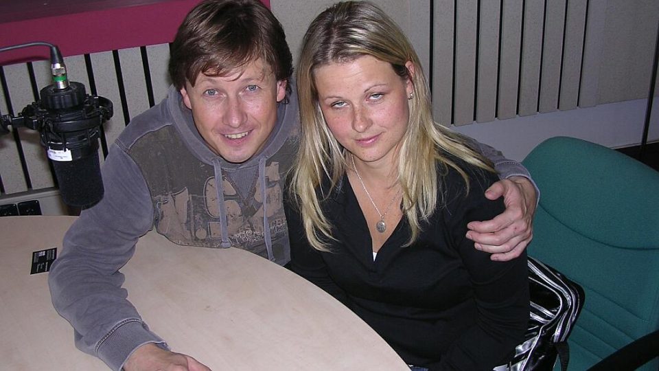 Iluzionista Pavel Kožíšek s manželkou Lucií ve studiu ČRo HK