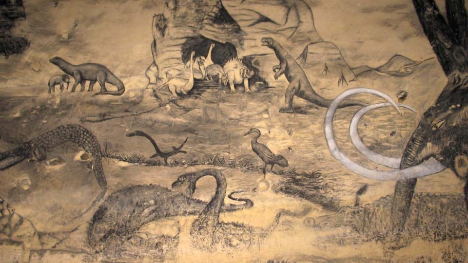 Mohutné vrstvy vápence zde vznikly ukládáním těl pravěkých ještěrů a dalších živočichů na dně prehistorického moře