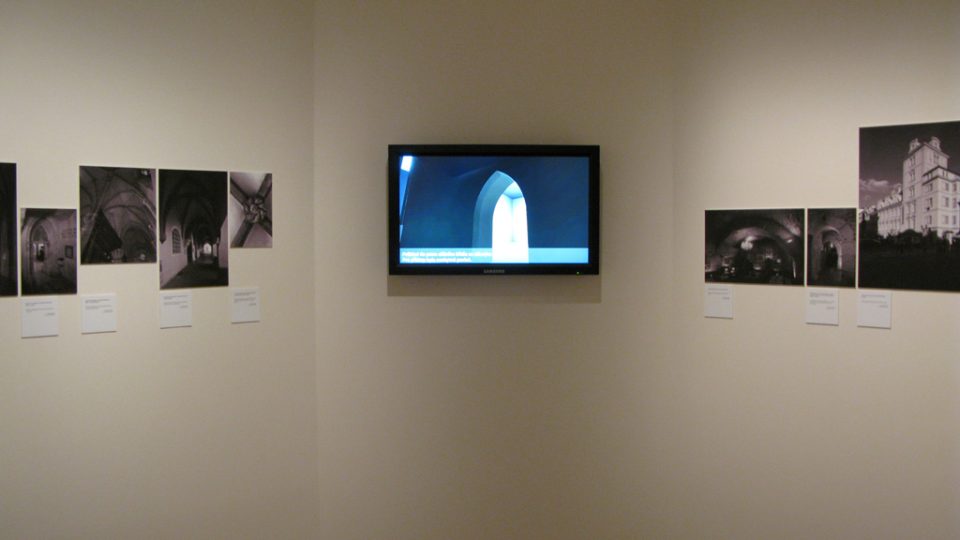 Z výstavy Královský sňatek v Domě u kamenného zvonu - expozicí provází také videoprojekce - pozvánka do Havelské čtvrti