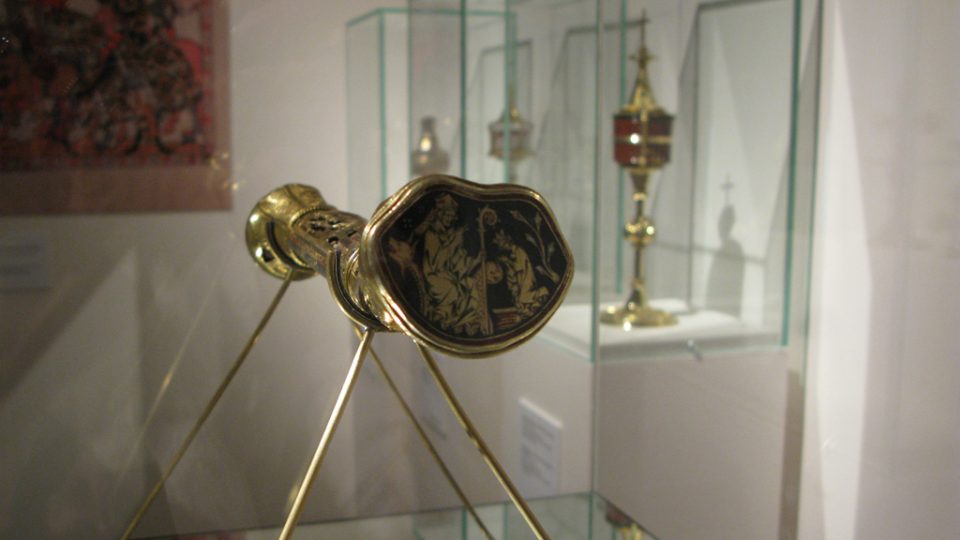Z výstavy Královský sňatek v Domě u kamenného zvonu - relikviář sv. Blažeje