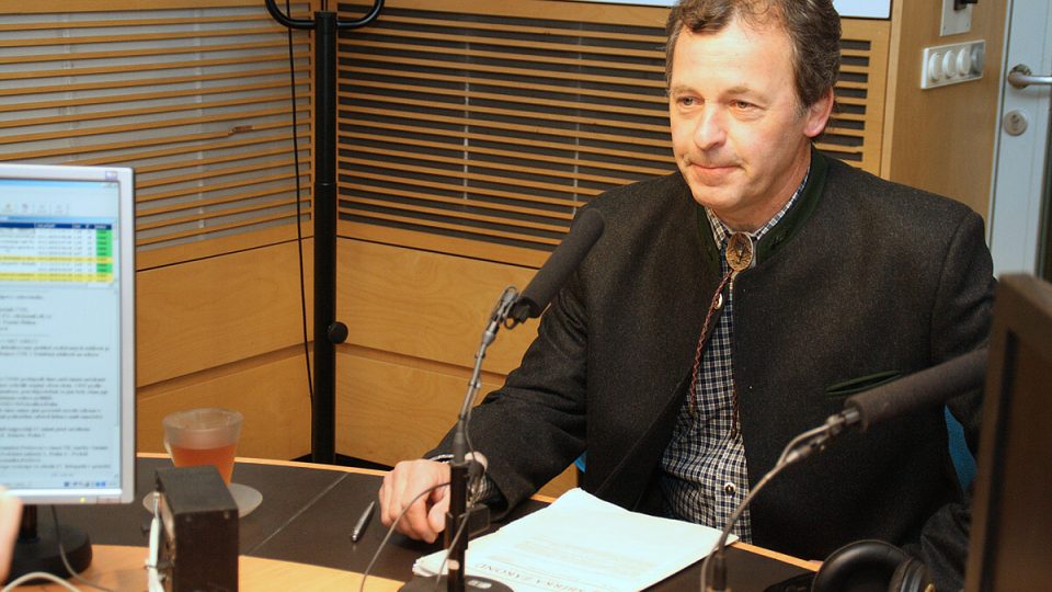 Myslivec Antonín Zámyslický ve studiu Radiožurnálu