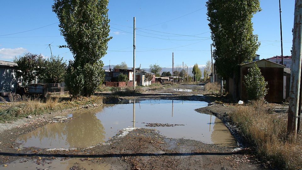 Obyvatelé kontejnerů stále doufají, že jim bude přidělen skutečný byt