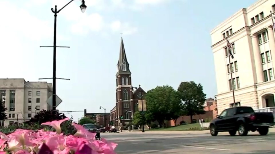 Springfield, hlavní město amerického státu Illinois, ukrývá historický první restauraci s prodejem z okénka přímo do auta