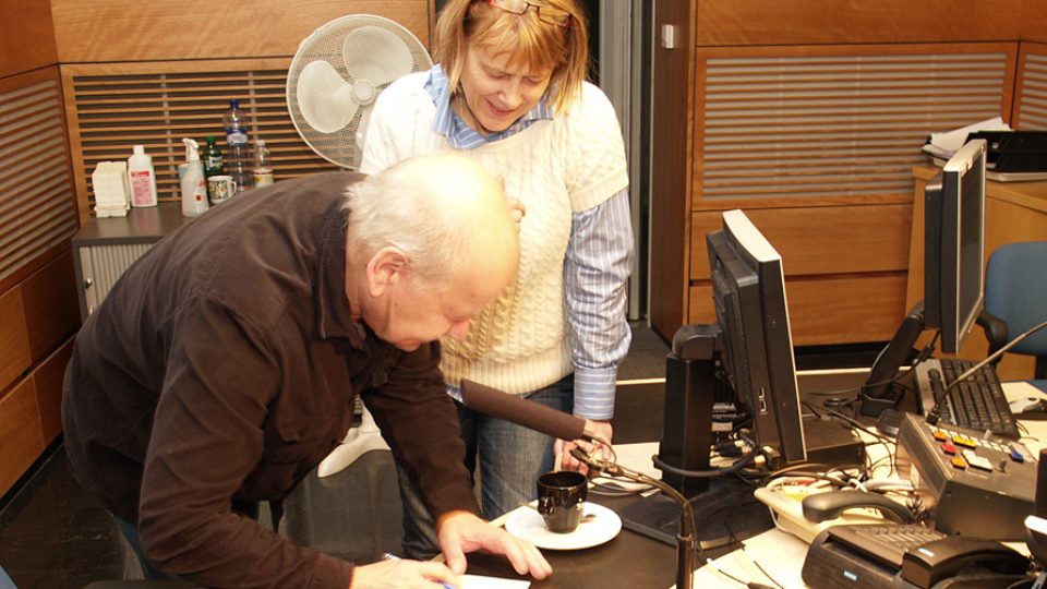 Radim Hladík rozdává autogramy