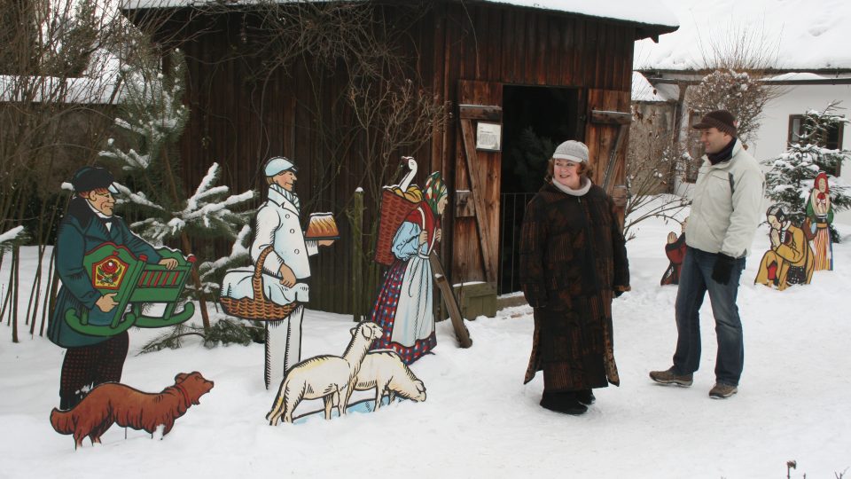Naďa Konvalinková a Patrik Rozehnal při natáčení Vánočních Pochoutek ve skanzenu v Přerově nad Labem