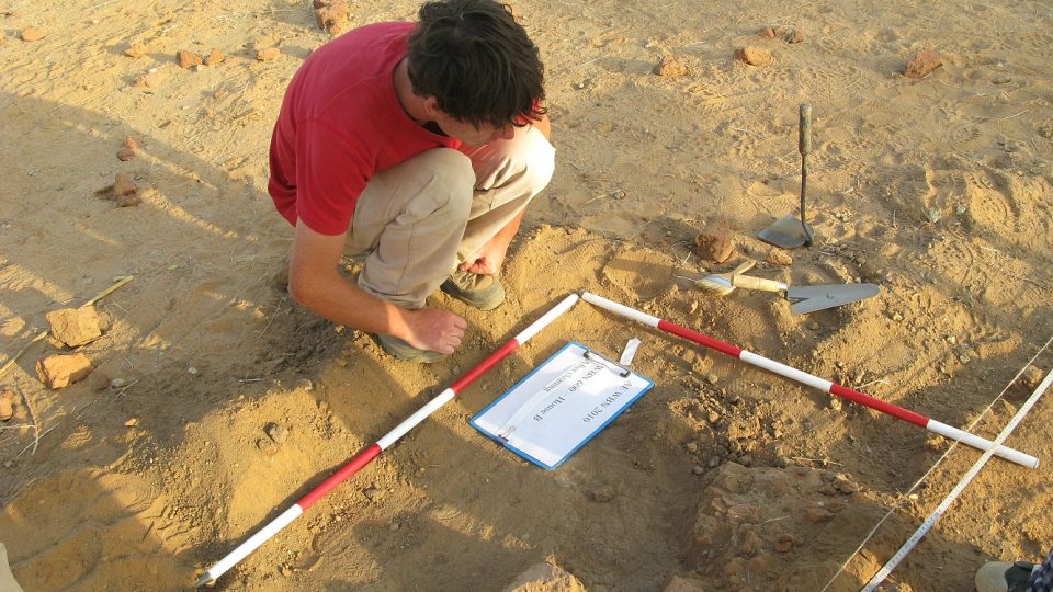 18. Student egyptologie Vlastimil Vrtal při práci | foto: Tamara Kocourková 18. Student egyptologie Vlastimil Vrtal při práci