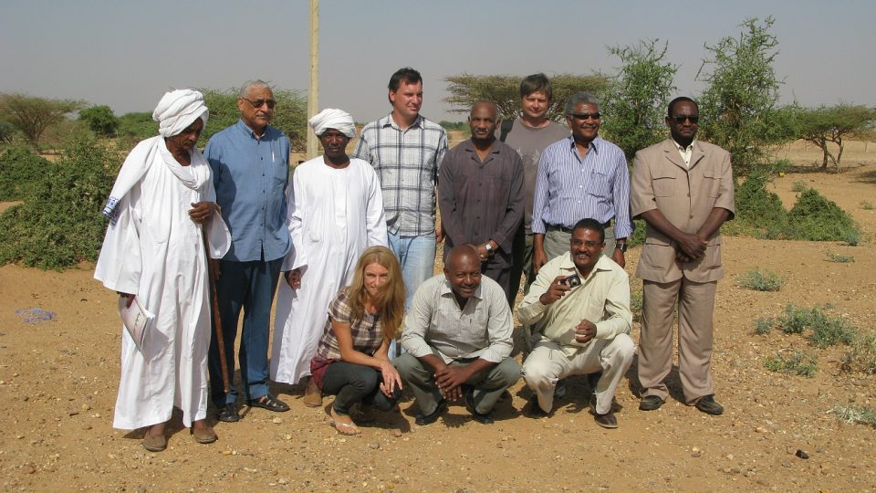 34. Společná fotografie s představiteli státu, péče o památky a Společnosti českoslovenko-súdánského přátelství)