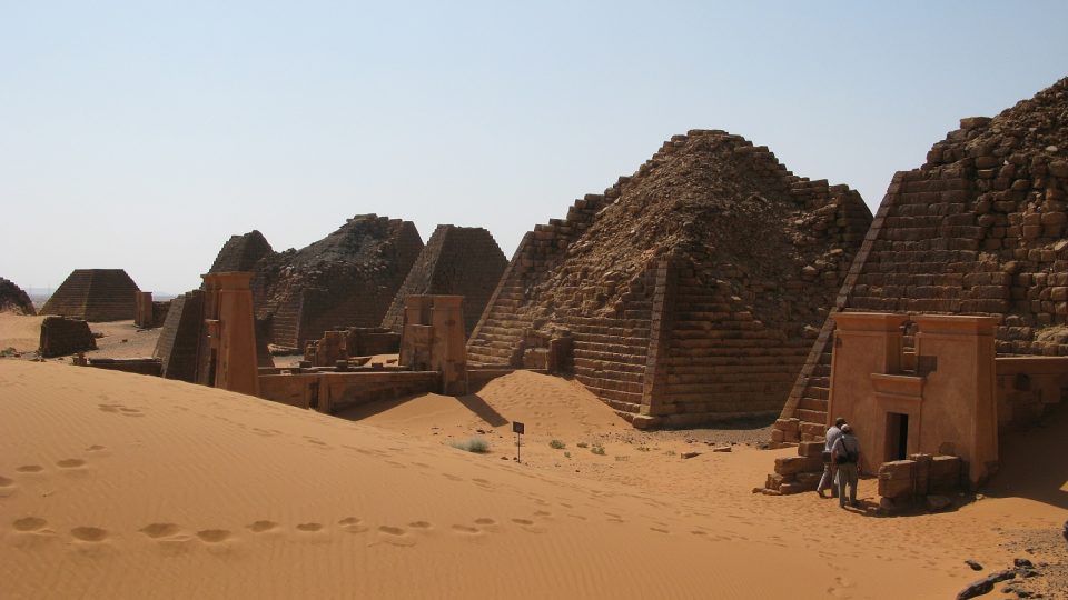 37. Pyramidy v Meroe