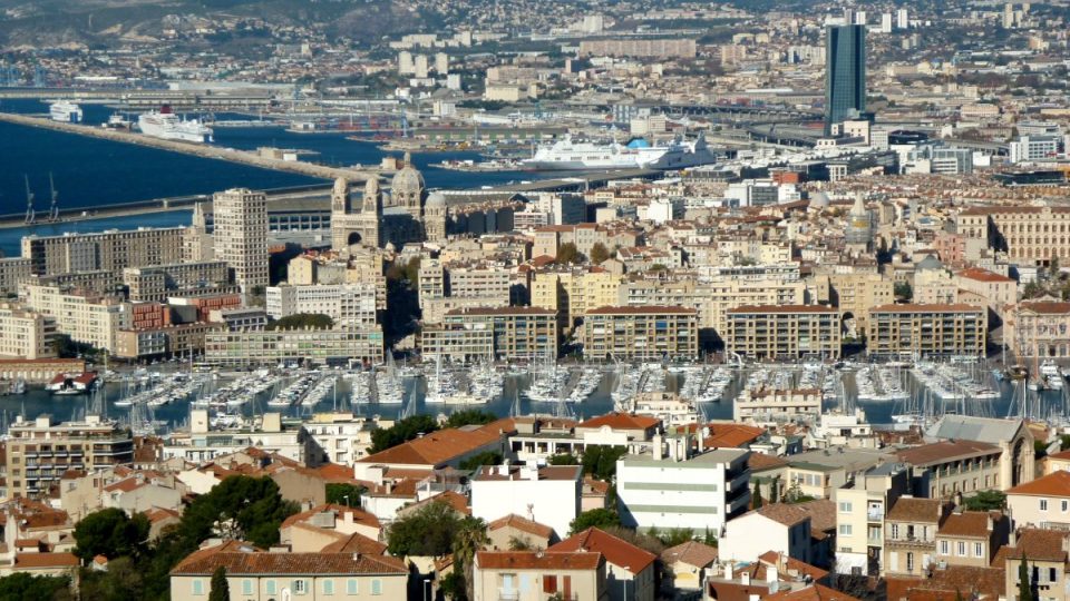 V Marseille najdete romantická zákoutí i moderní čtvrti. Každopádně je to město otevřené lidem ze všech koutů světa a místní na něj nedají dopustit