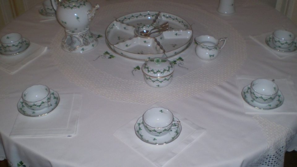 Vzácní hosté v Gödöllő možná použijí i tento čajový servis