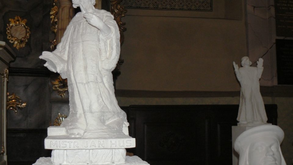 Jan Hus podobný soše magistra Kellyho