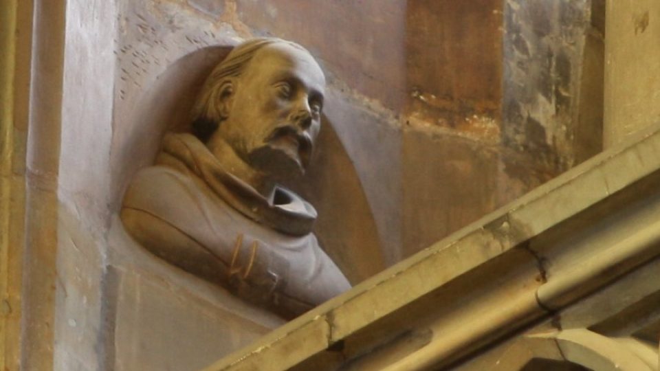 Busta druhého stavitele katedrály Petra Parléře na vnitřním triforiu chrámu