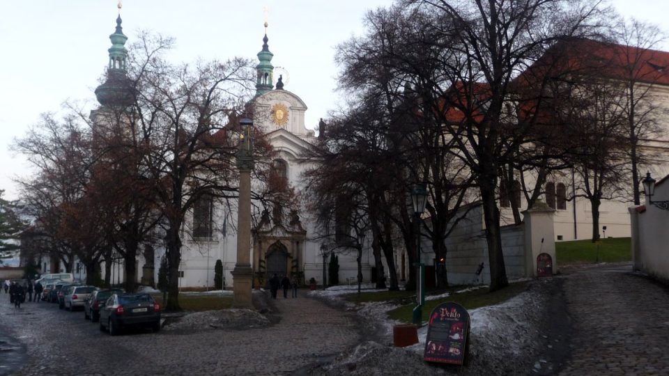 V roce 1742 byl celý areál Strahovského kláštera poničen bombardováním za francouzského obléhání Prahy